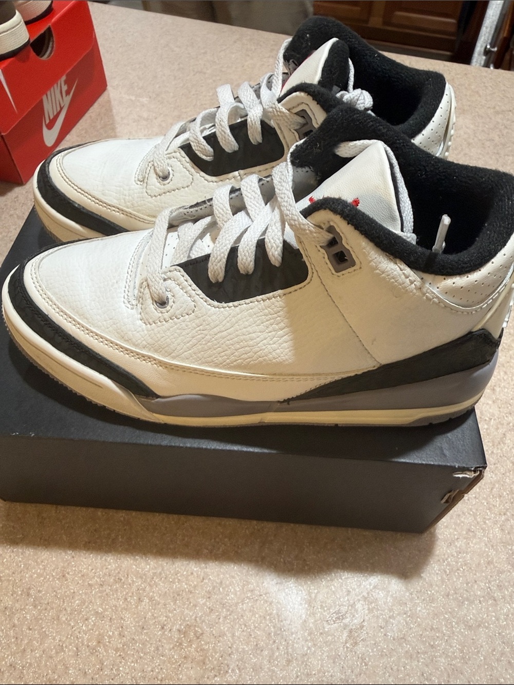 Used Jordan Retro 3 Kids White and Black Retro Basketball Sneakers

Final Sale